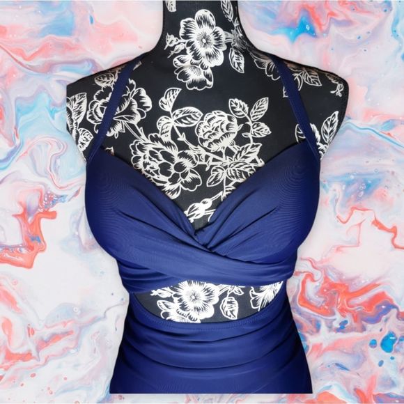 One Piece Swimsuit W/ Cutout, rushed sides and crossed straps NWOT Size Small - Picture 2 of 10